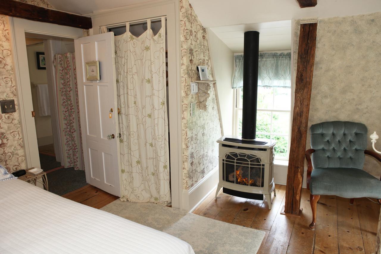 James Pharmacy Bed And Breakfast Олд Сейбрук Екстериор снимка